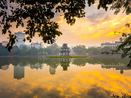 Hoan Kiem Lake - Photograph the lively allure of Hanoi’s nightlife